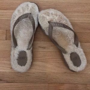 Super comfortable Ugg sandals with fur